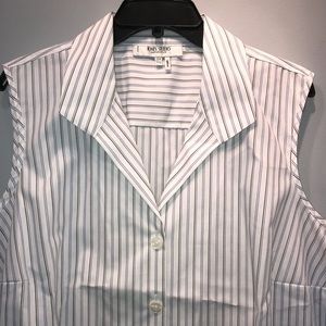 Jones Studio Tops - Sleeveless button up Jones Studio Tops - Sleeveless button up